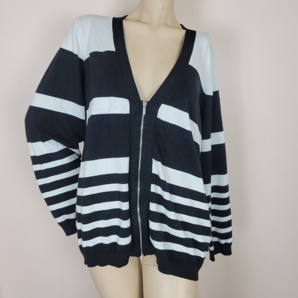 Lane Bryant 26/28 zip front cardigan black white